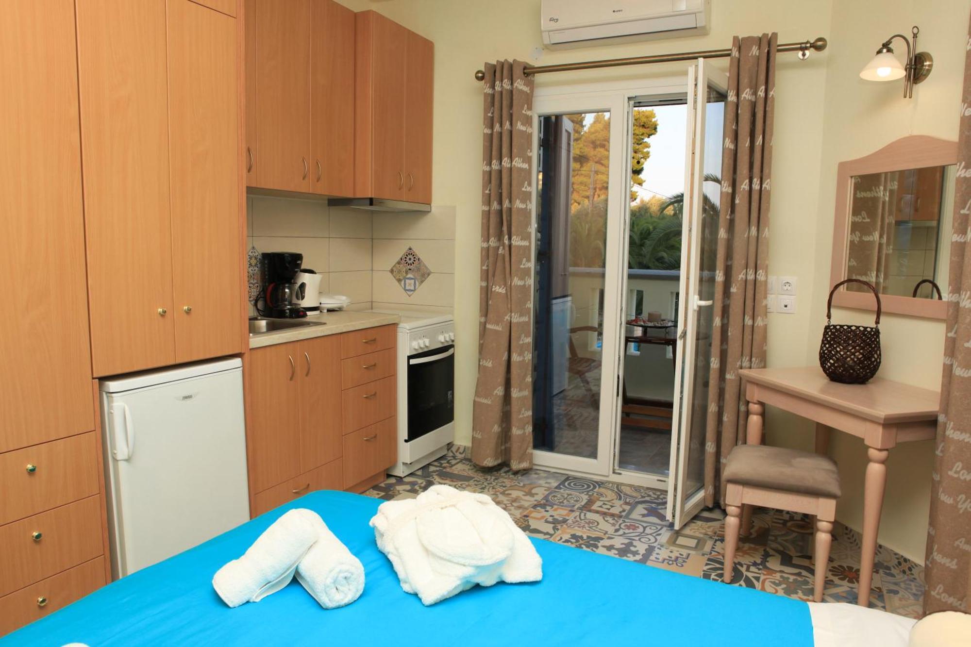 Stafylos Suites & Boutique Hotel Room photo